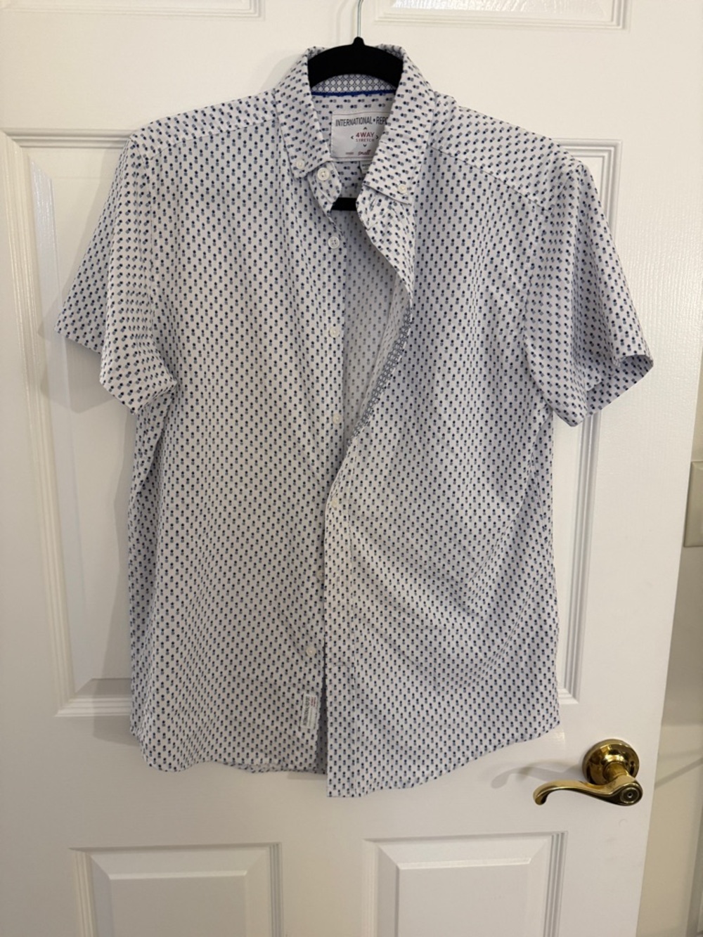 International Report Short-Sleeve White Shirt with Navy Pineapple Microprint